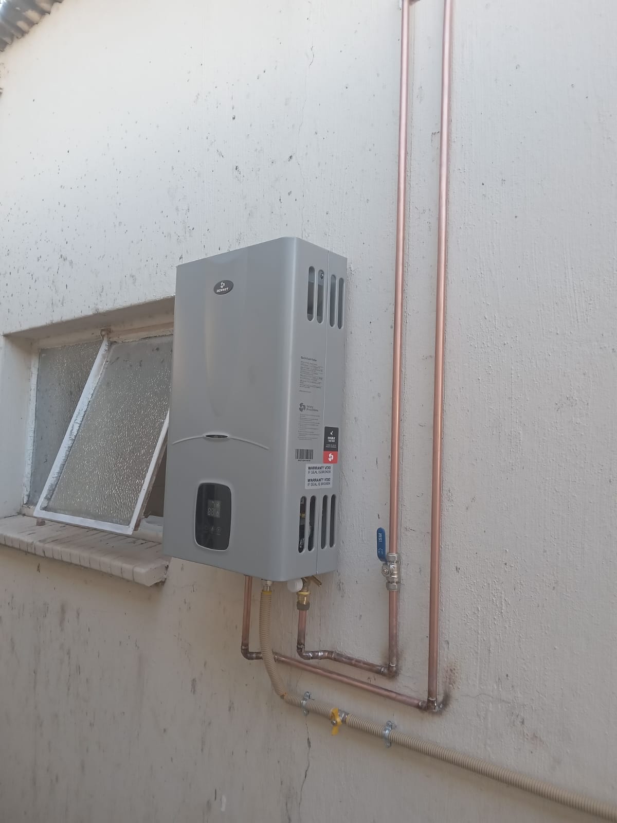 Dewhot Gas Geyser Installation